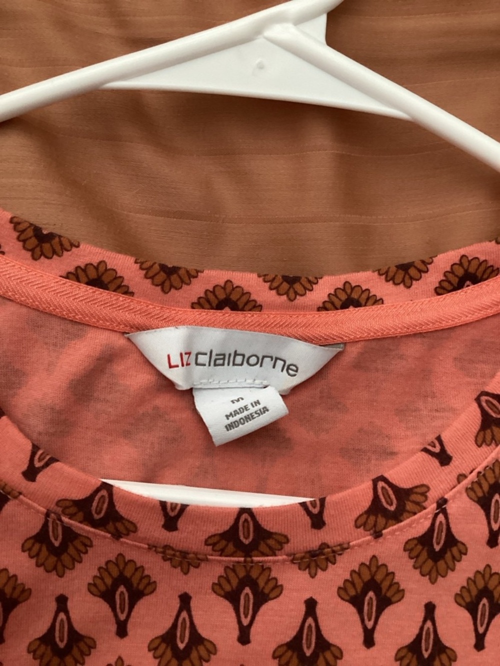 Liz Claiborne Geometric Coral Patterned Short-Sleeve Top Size M - Picture 3 of 8